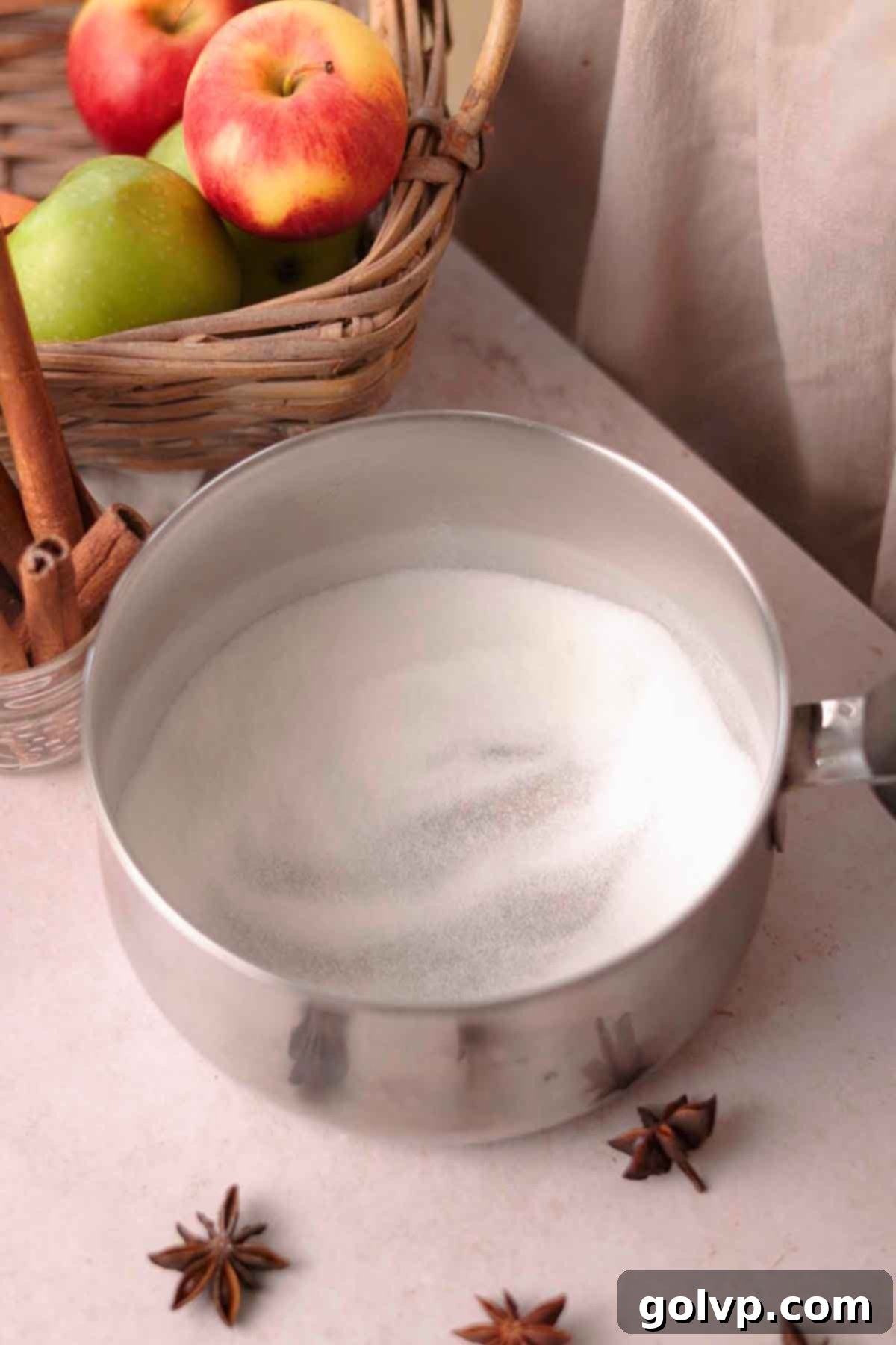 combine sugar and cornstarch in medium saucepan