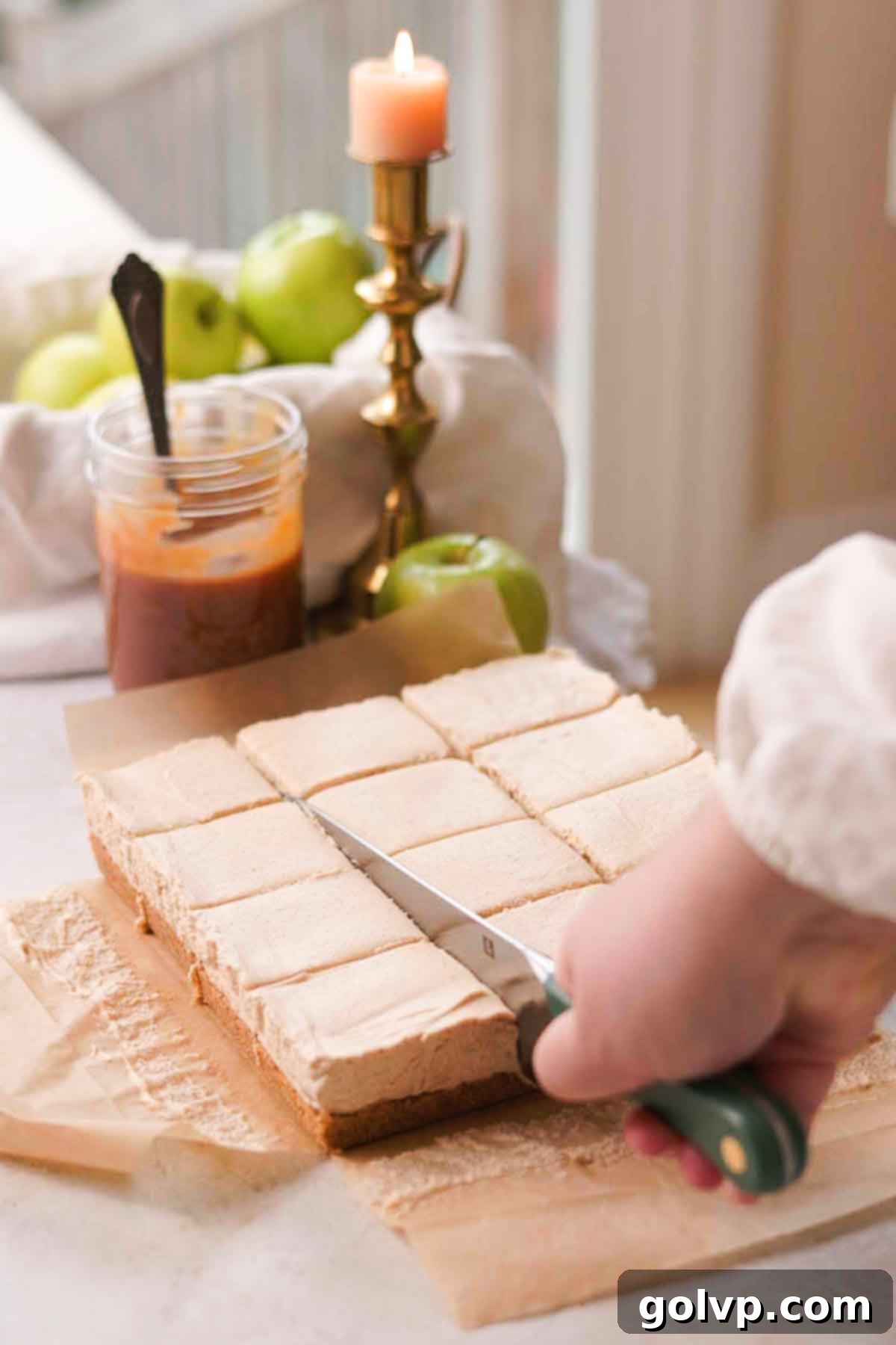 cutting the cheesecake into bars
