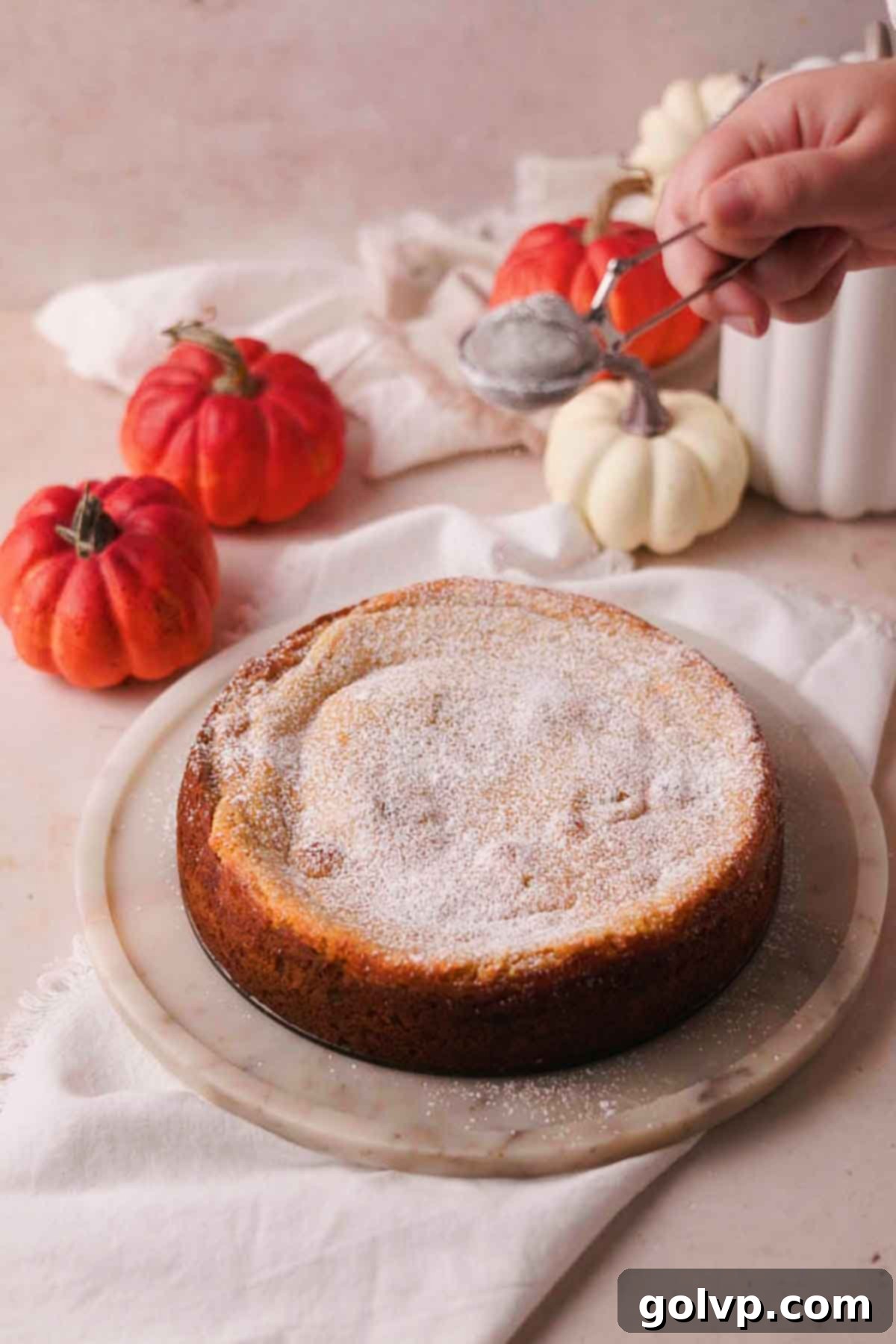 sifting powdered sugar on cake