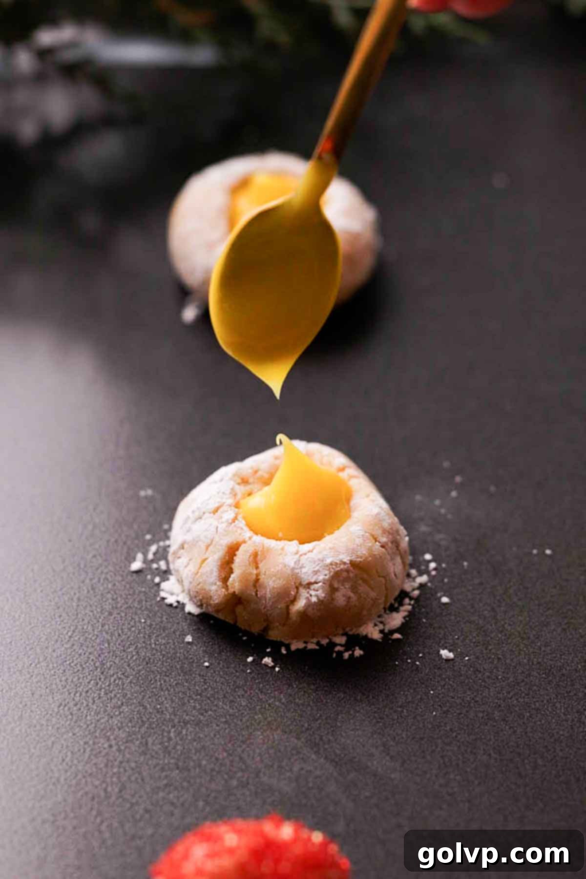 filling powdered sugar covered cookies with lemon curd