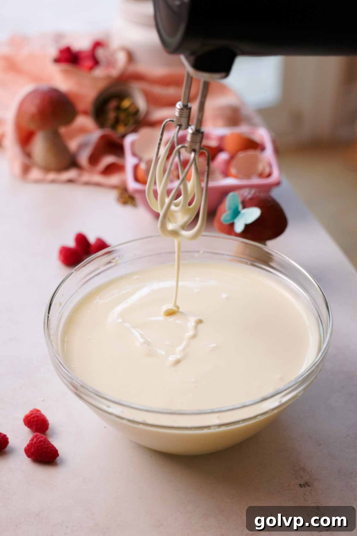 whipped eggs and sugar for spongecake