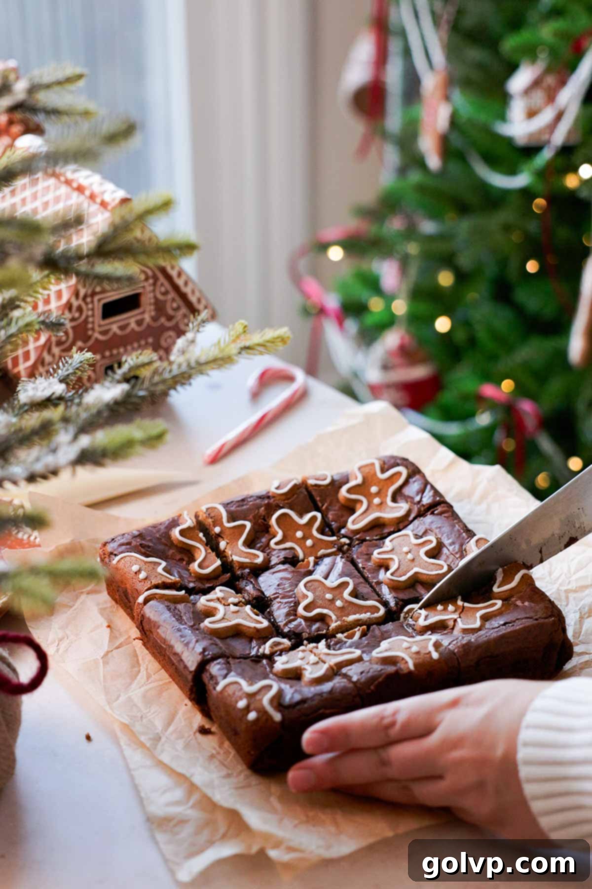 slicing gingerbread brownies into squares