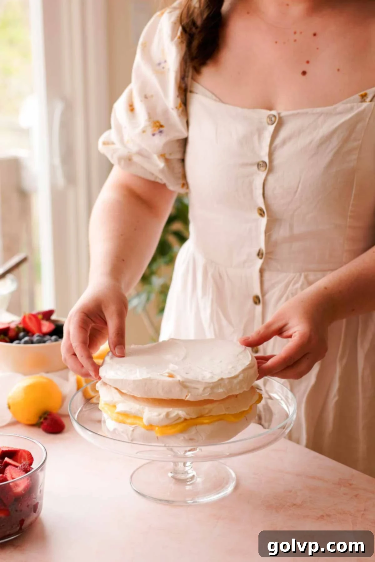stacking pavlova cake