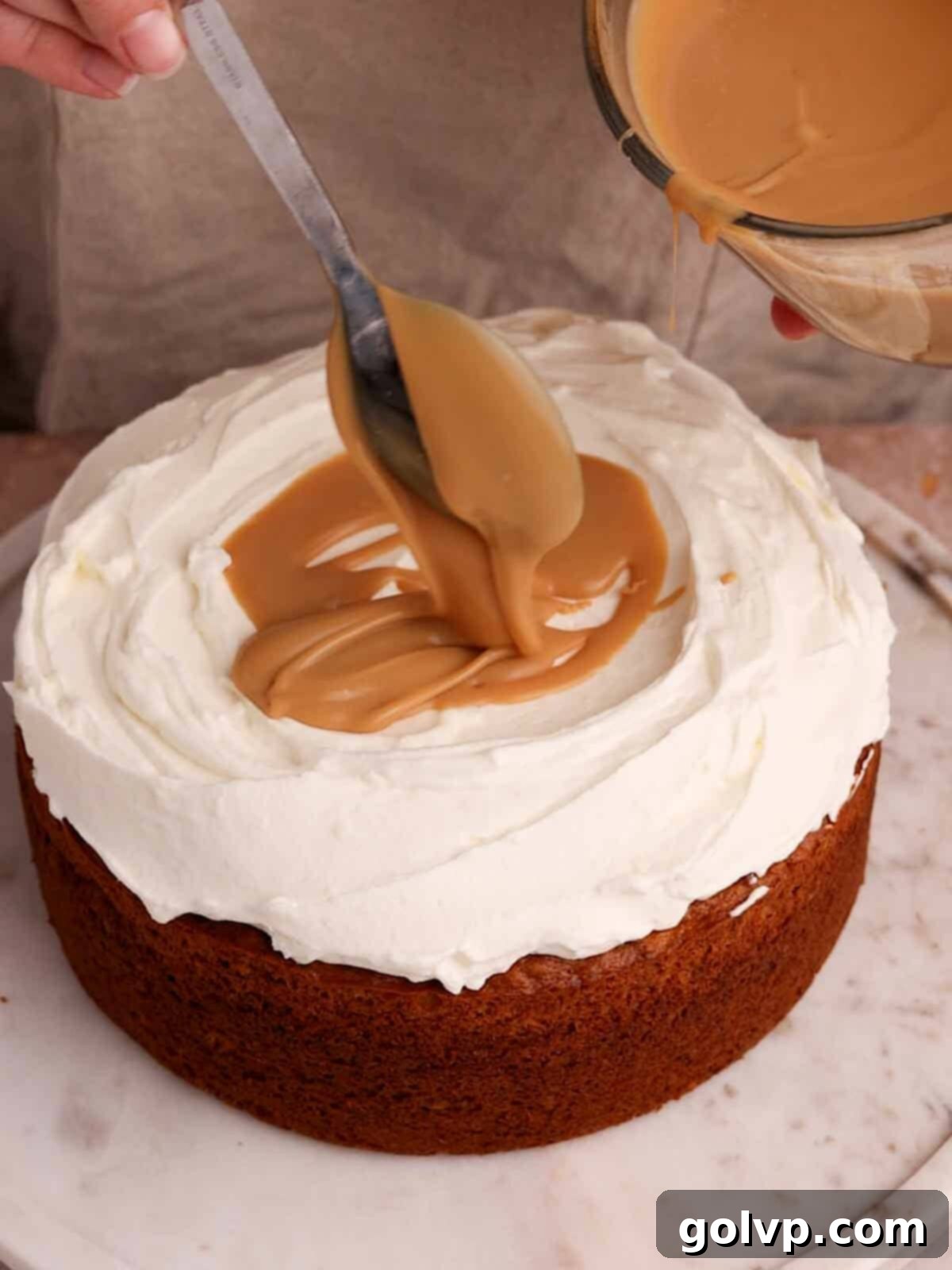 fill middle of cake with toffee sauce