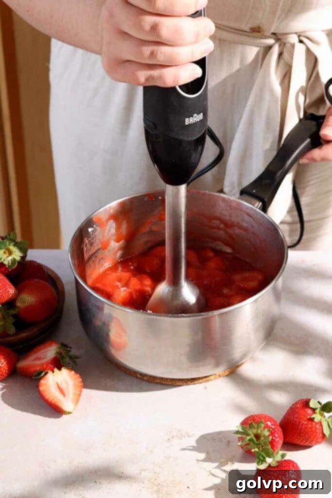 making strawberry sauce
