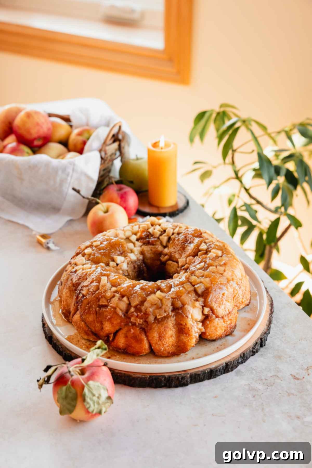 apple monkey bread stuffed with caramel